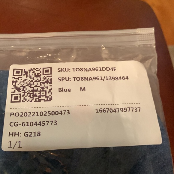 Brand new, beautiful blue T-shirt, long sleeve with festive fall gnomes - Picture 4 of 10